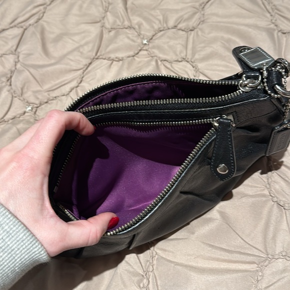 Coach Black leather shoulder bag - Picture 4 of 5